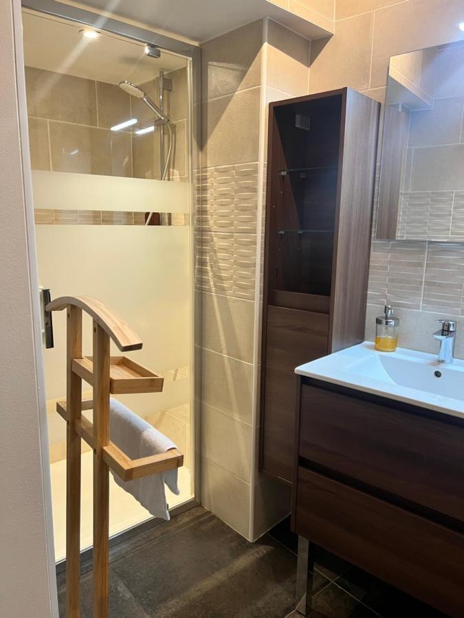 Les Suites Du Colonel Vannes Exteriör bild