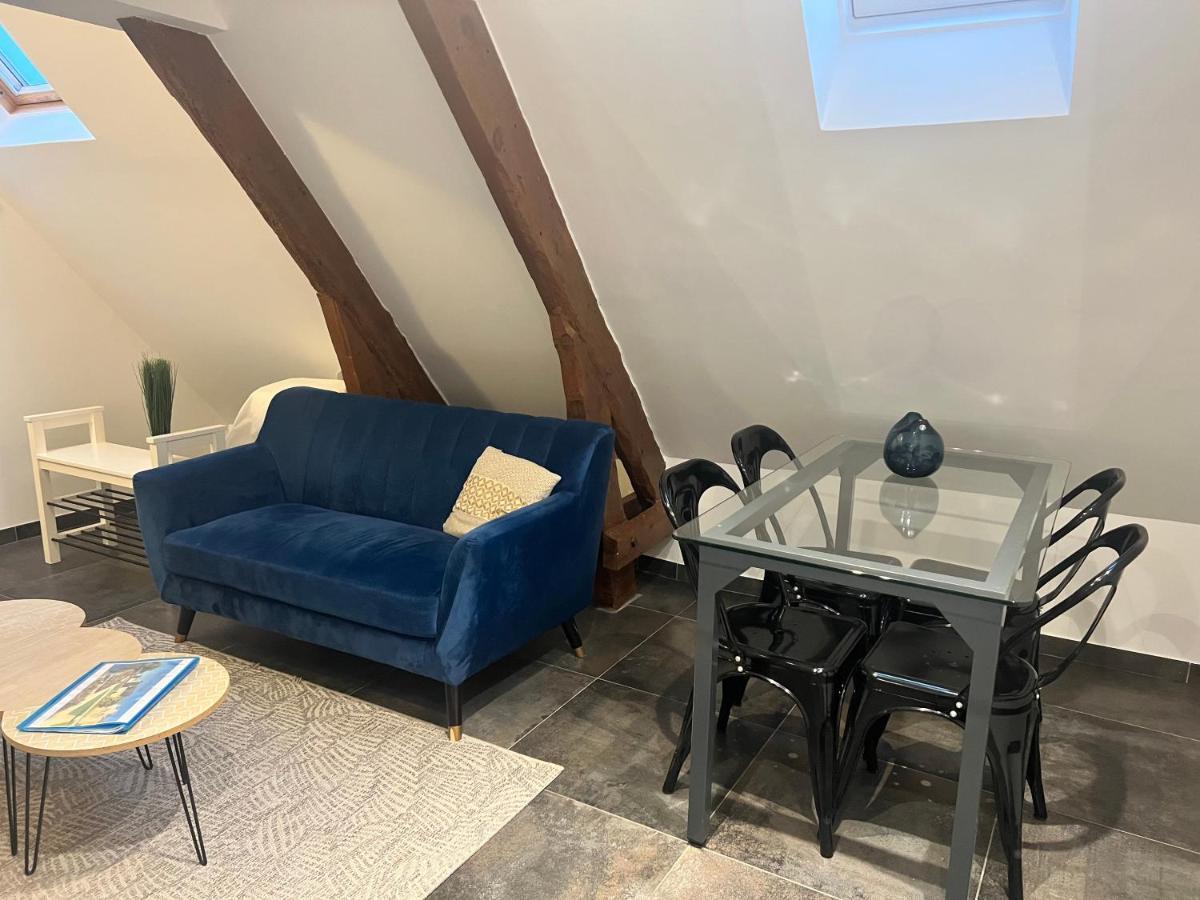 Les Suites Du Colonel Vannes Exteriör bild