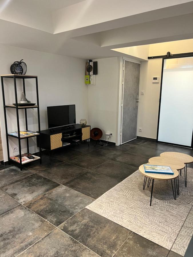 Les Suites Du Colonel Vannes Exteriör bild